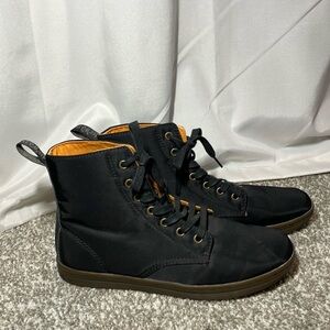 Dr. Martens Women’s Hackney boots size 9